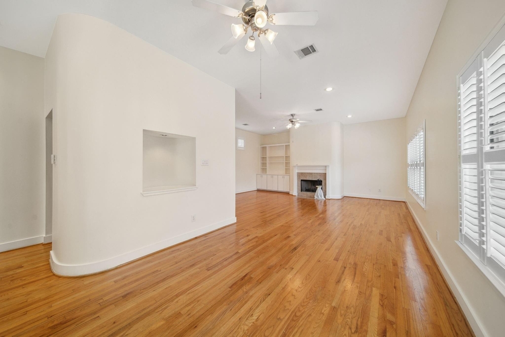 917 W 21st Street - Photo 3