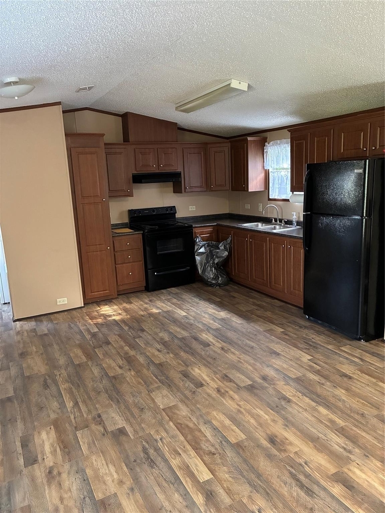 112 Strawberry Road - Photo 4