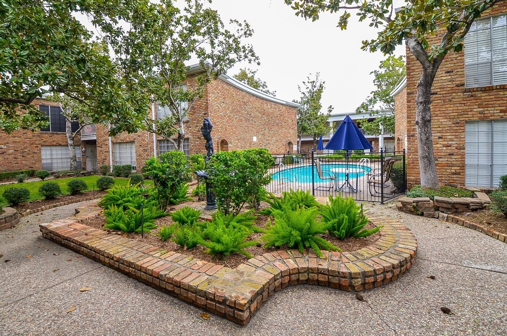 2121 Fountain View Drive - Photo 18