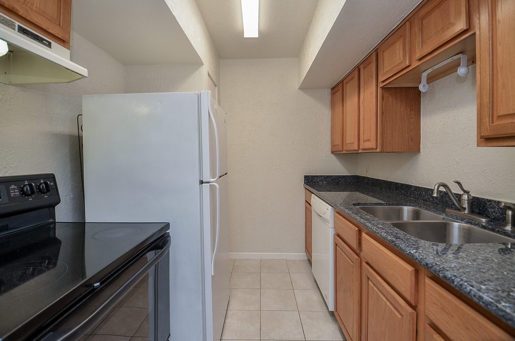 2121 Fountain View Drive - Photo 6