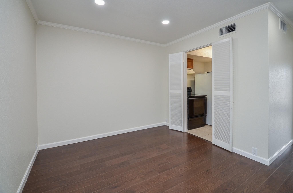 2121 Fountain View Drive - Photo 15