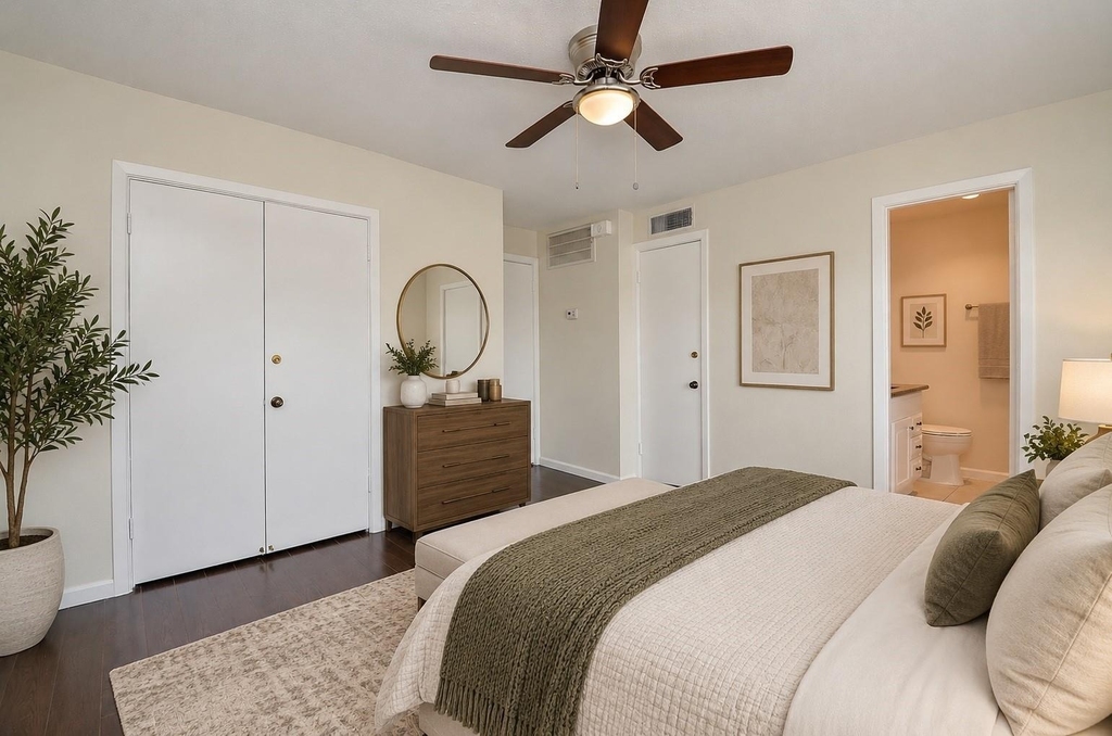 2121 Fountain View Drive - Photo 2