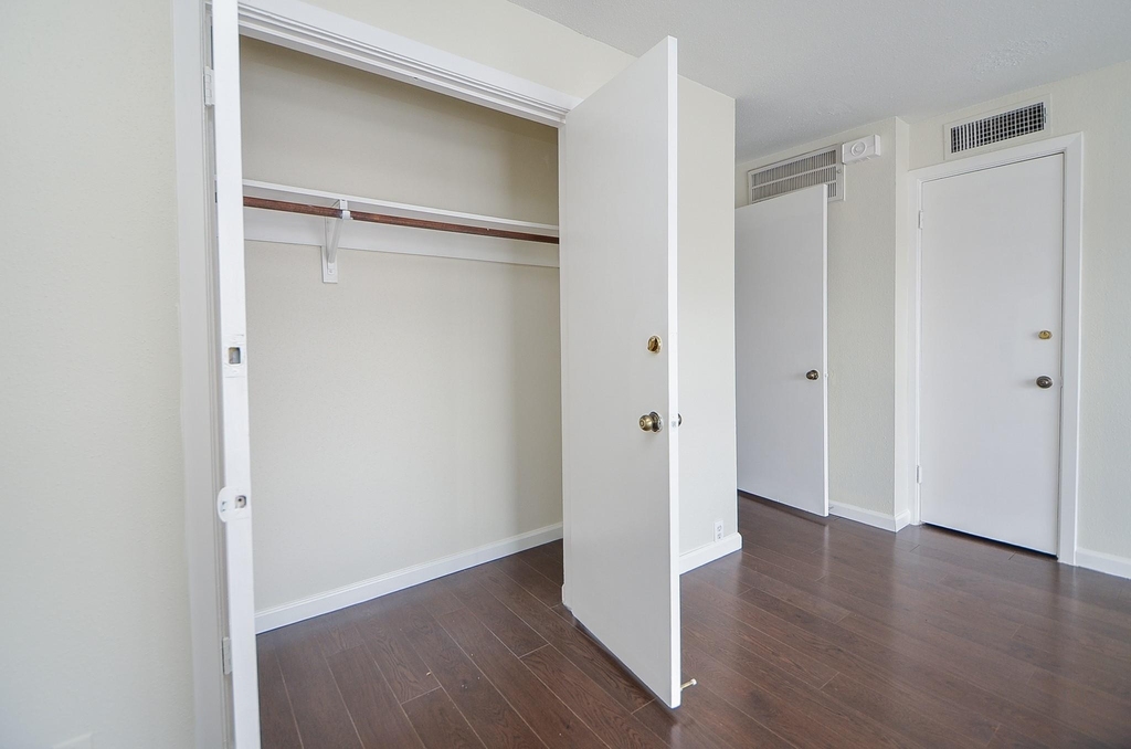 2121 Fountain View Drive - Photo 10