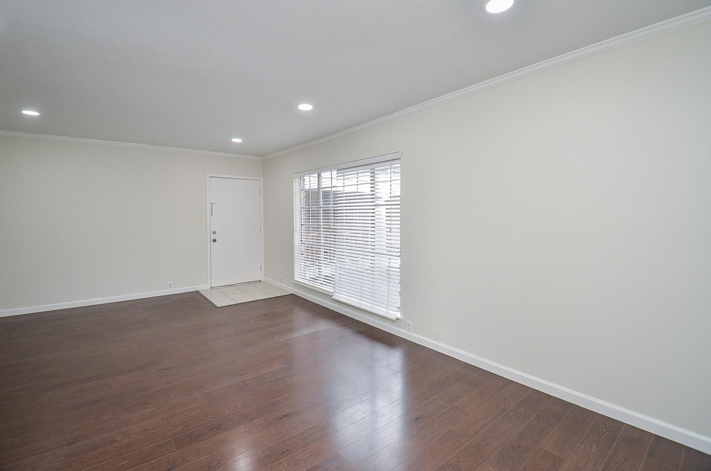 2121 Fountain View Drive - Photo 13