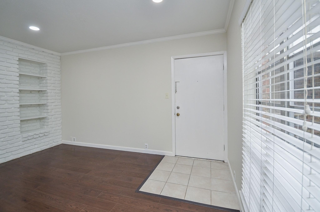 2121 Fountain View Drive - Photo 12
