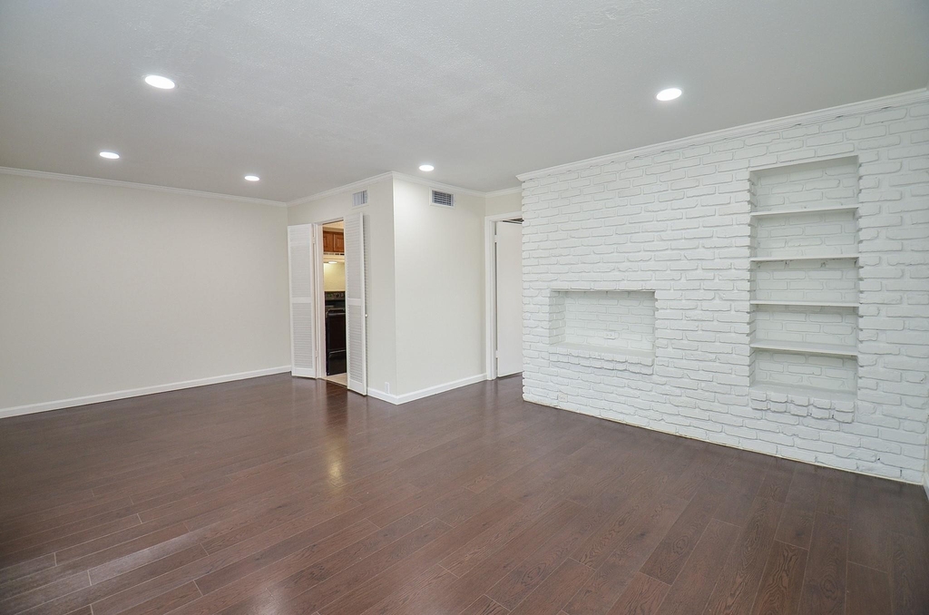 2121 Fountain View Drive - Photo 5