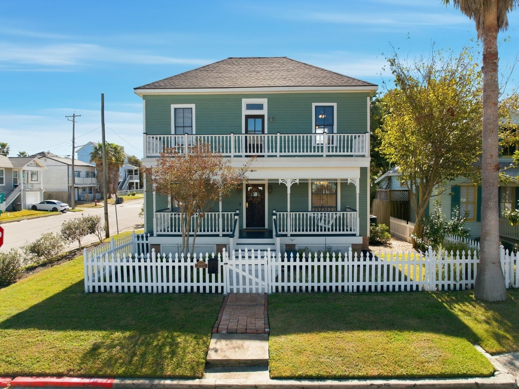 1001 Avenue K - Photo 0