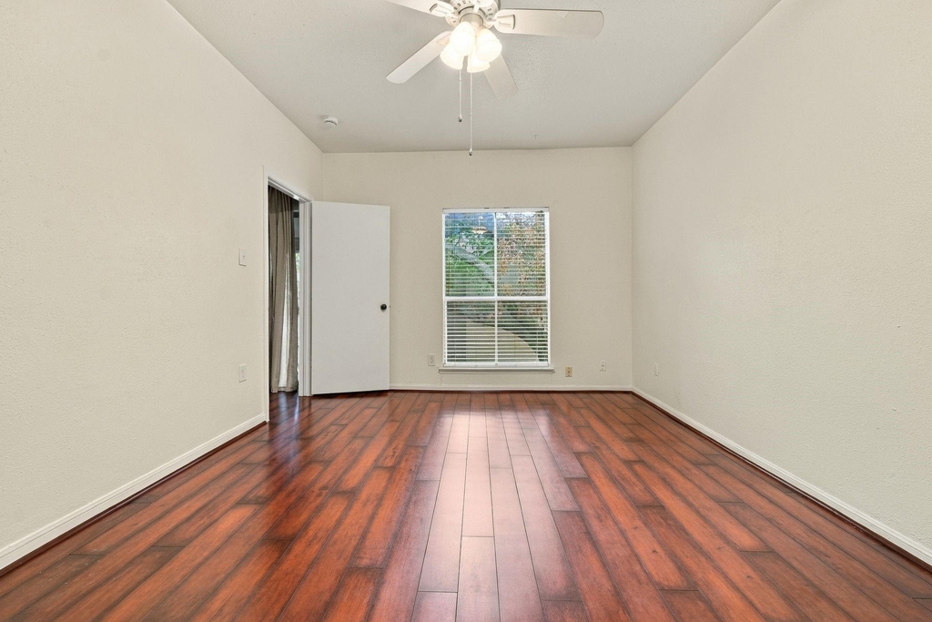 2100 Tanglewilde Street - Photo 11