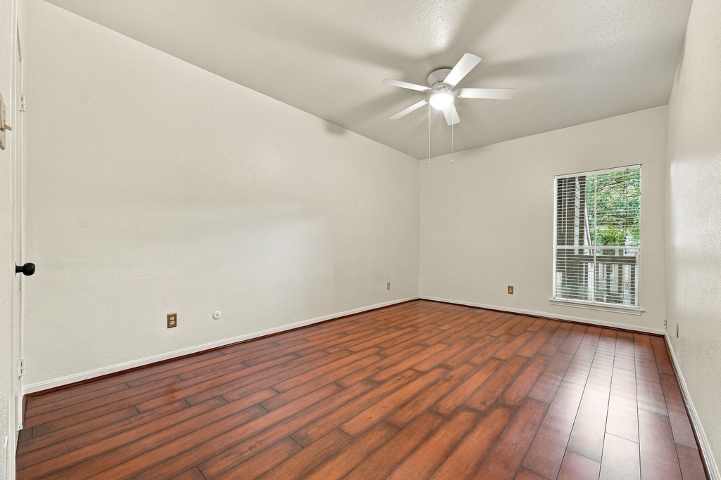 2100 Tanglewilde Street - Photo 14