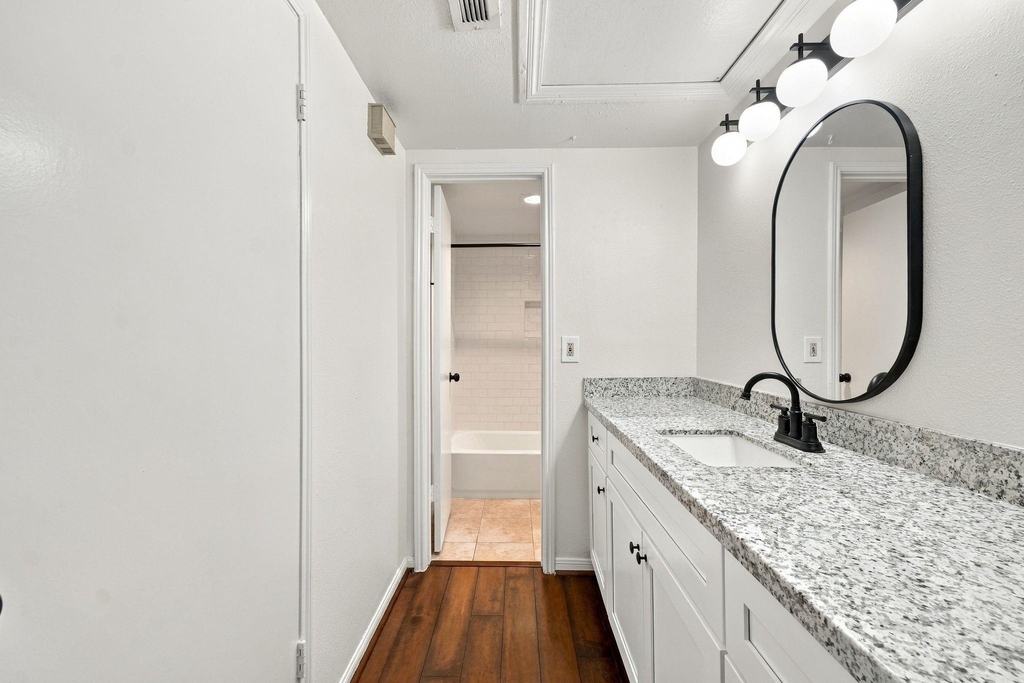 2100 Tanglewilde Street - Photo 16