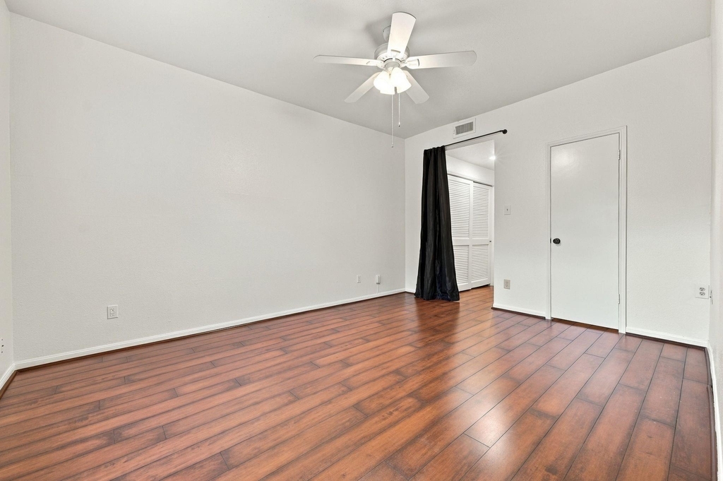 2100 Tanglewilde Street - Photo 10