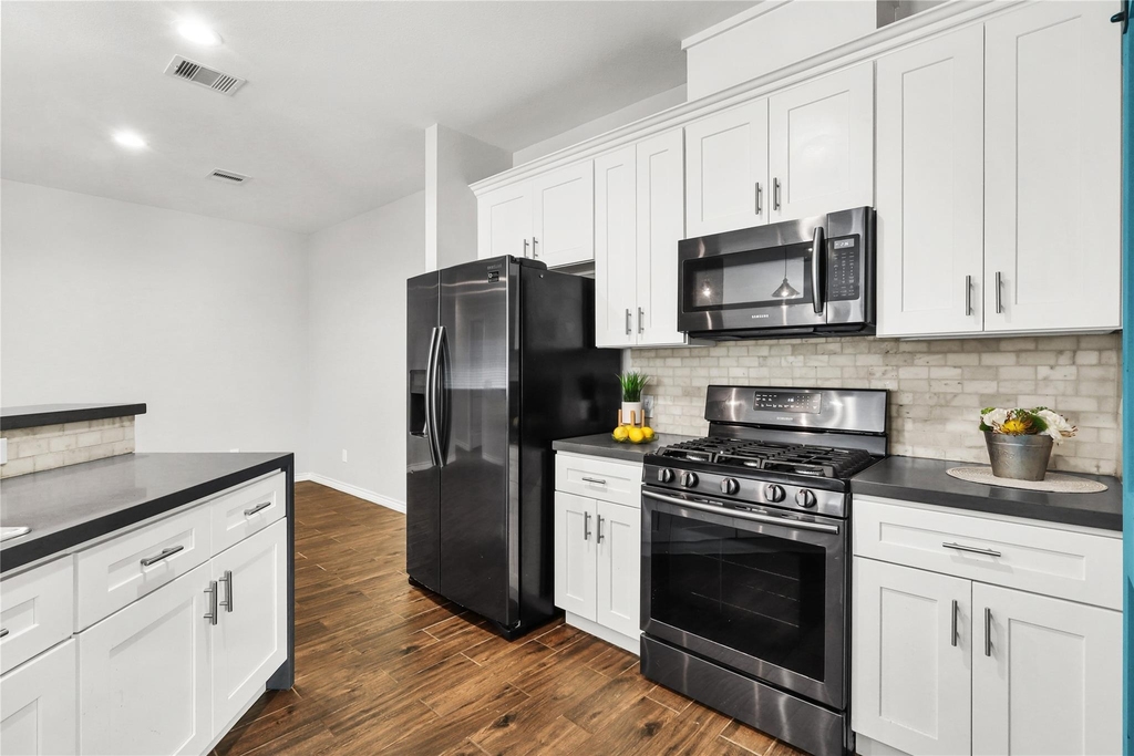 507 E Foley Street - Photo 0
