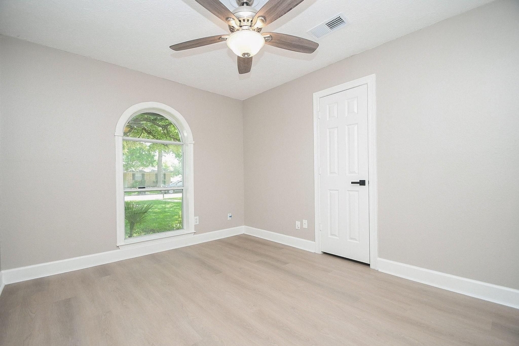29003 Raestone Street - Photo 17