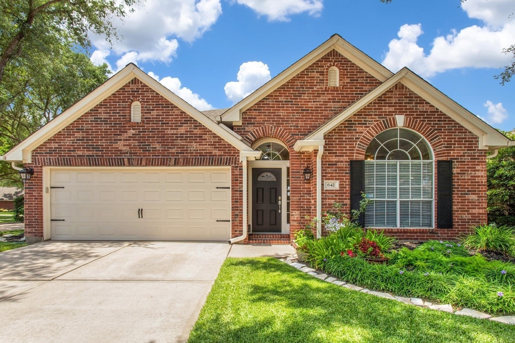 642 Avery Drive - Photo 0
