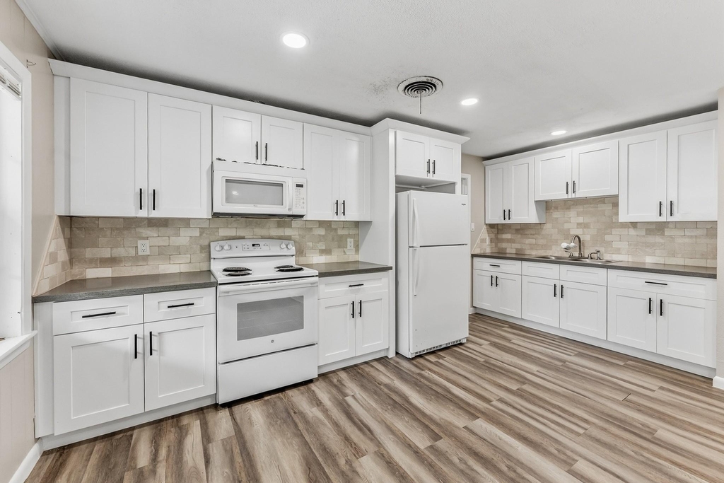 1409 20th Street - Photo 0