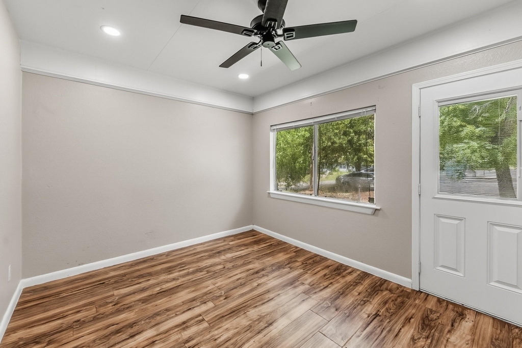 1409 20th Street - Photo 8