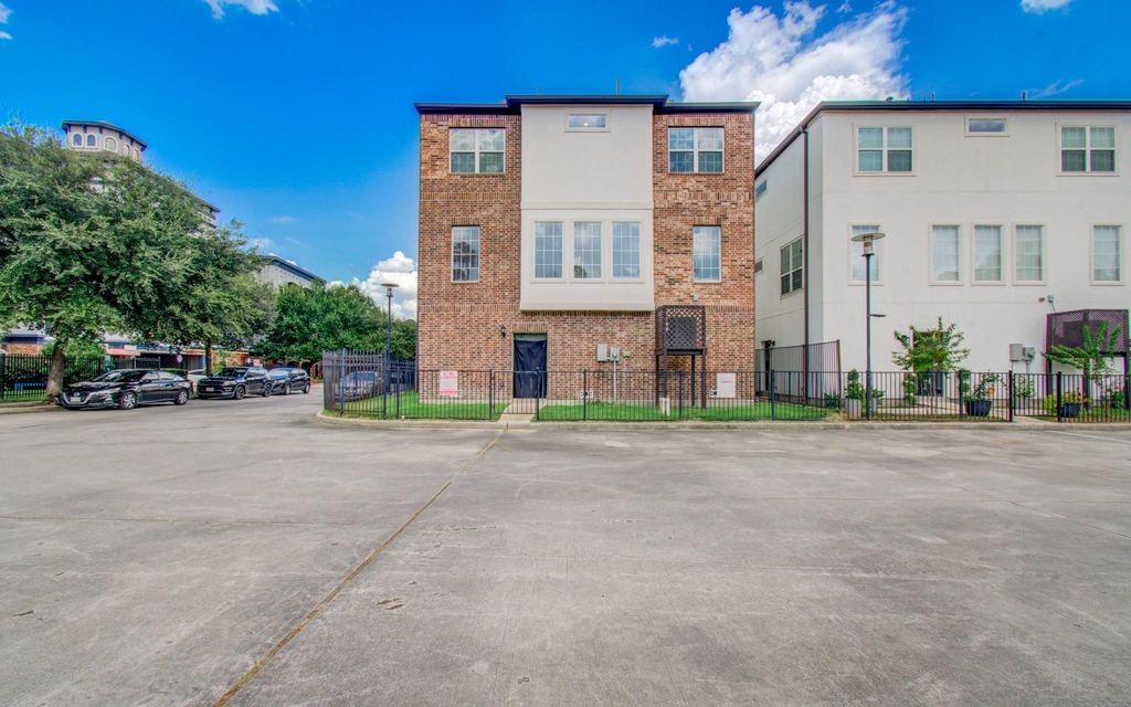 1743 Dominica Drive - Photo 3