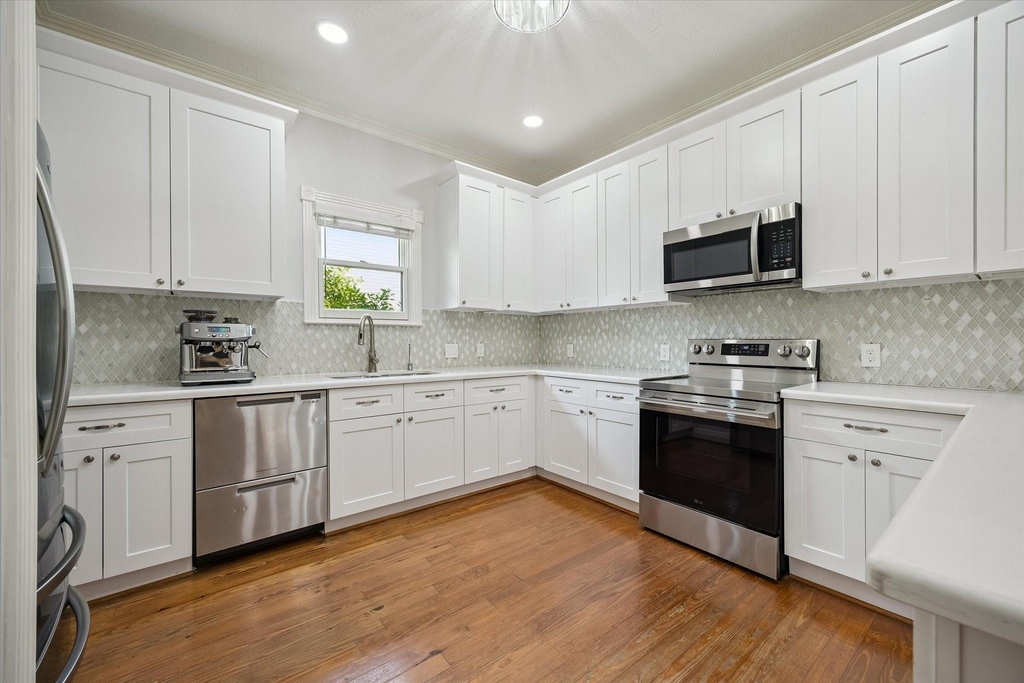 412 W 22nd Street - Photo 9