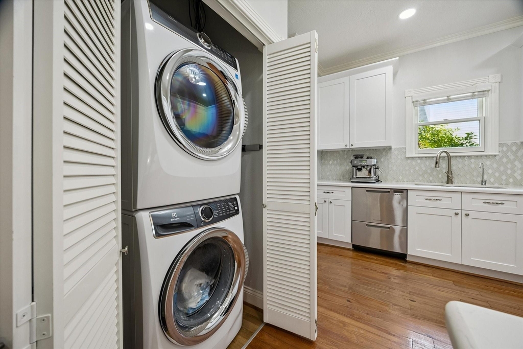 412 W 22nd Street - Photo 8