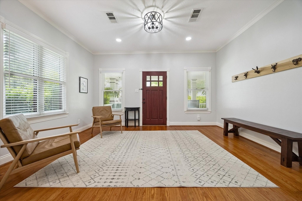 412 W 22nd Street - Photo 4