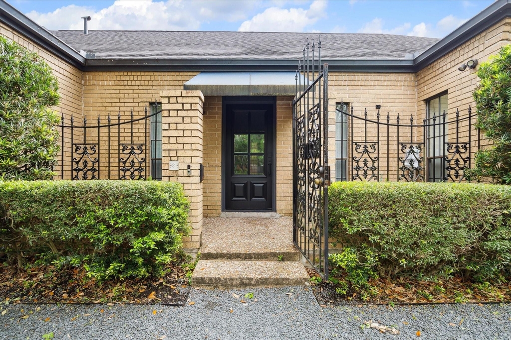 2417 Blue Bonnet Boulevard - Photo 1