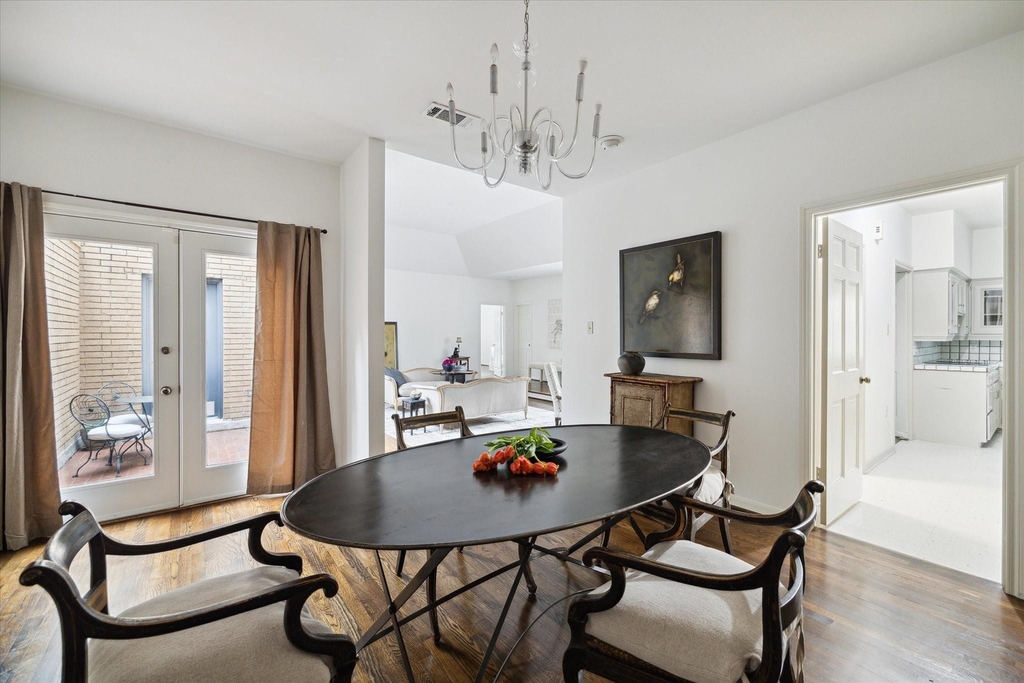 2417 Blue Bonnet Boulevard - Photo 9