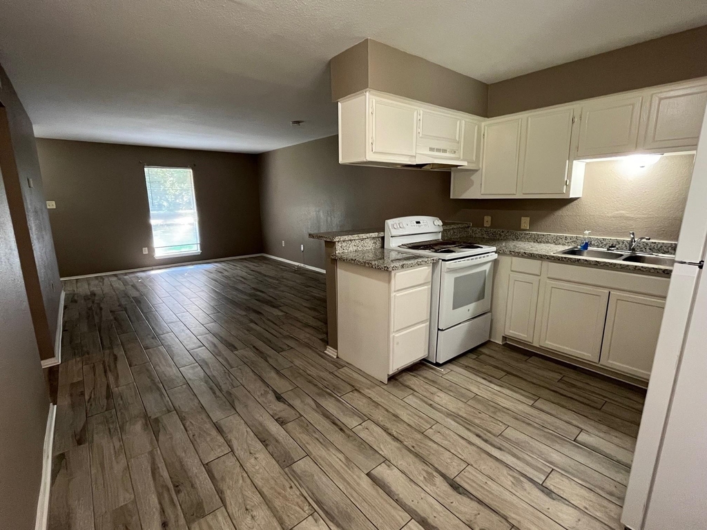1842 Thompson Street - Photo 3