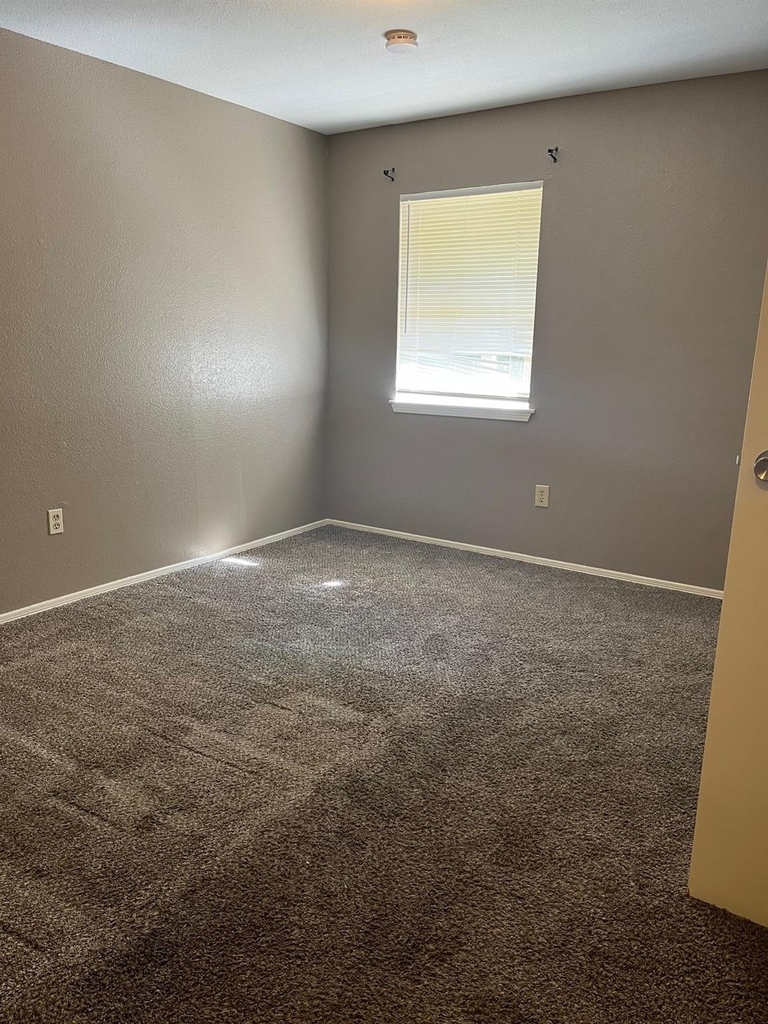 1842 Thompson Street - Photo 6