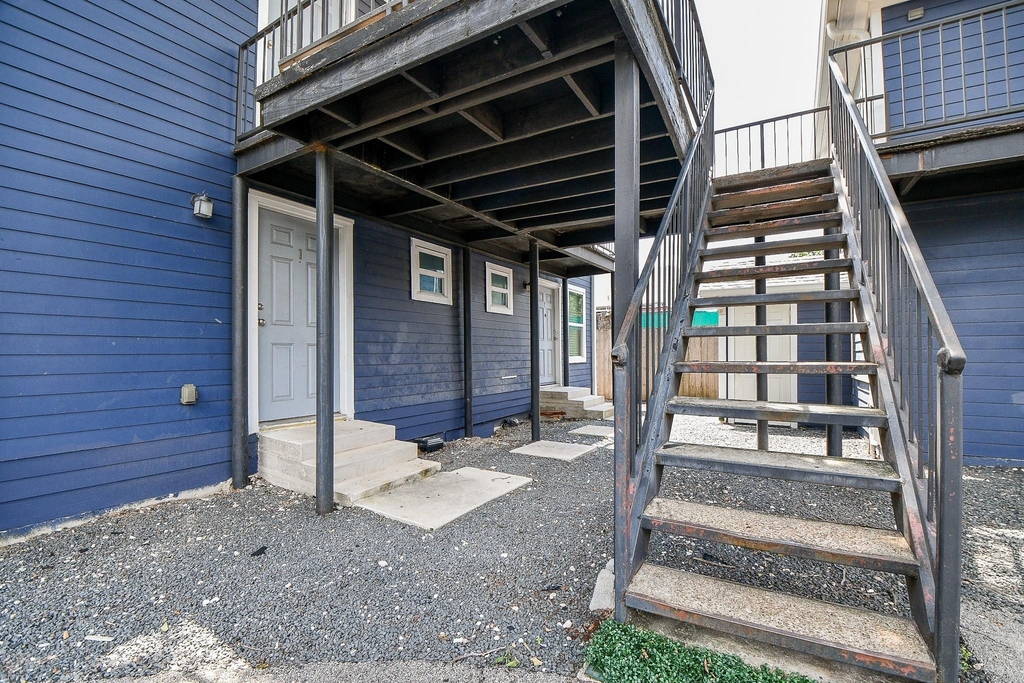 1009 Enid Street - Photo 3