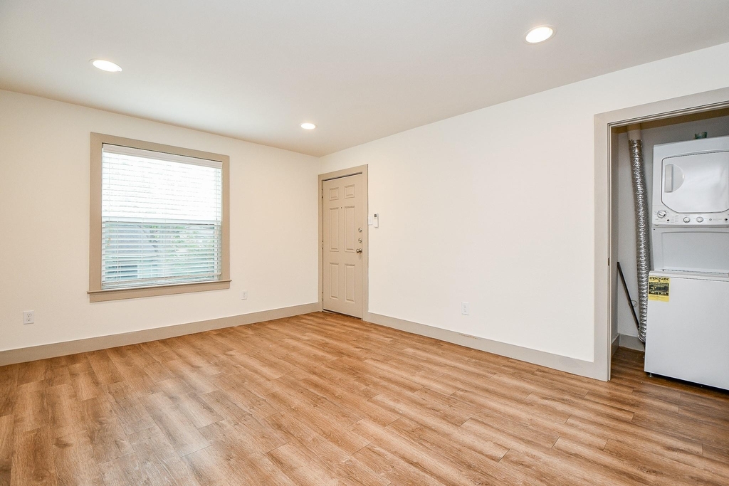 1009 Enid Street - Photo 6