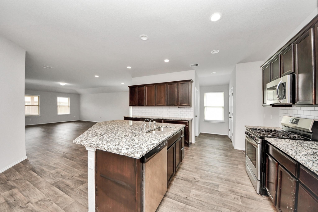 8302 Rose Petals Lane - Photo 10