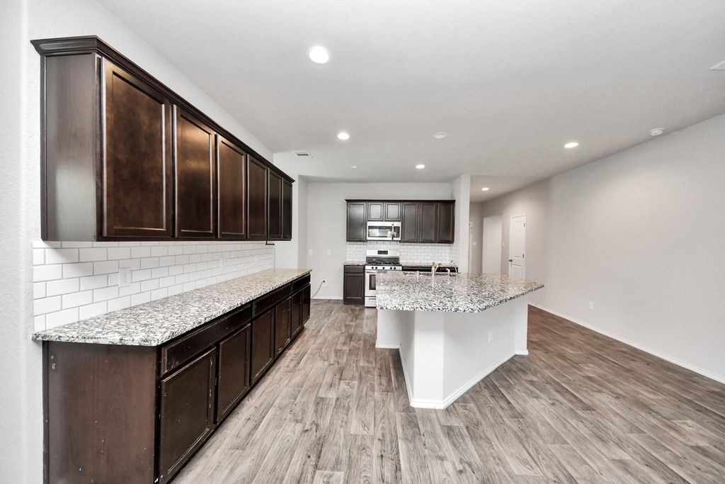 8302 Rose Petals Lane - Photo 35