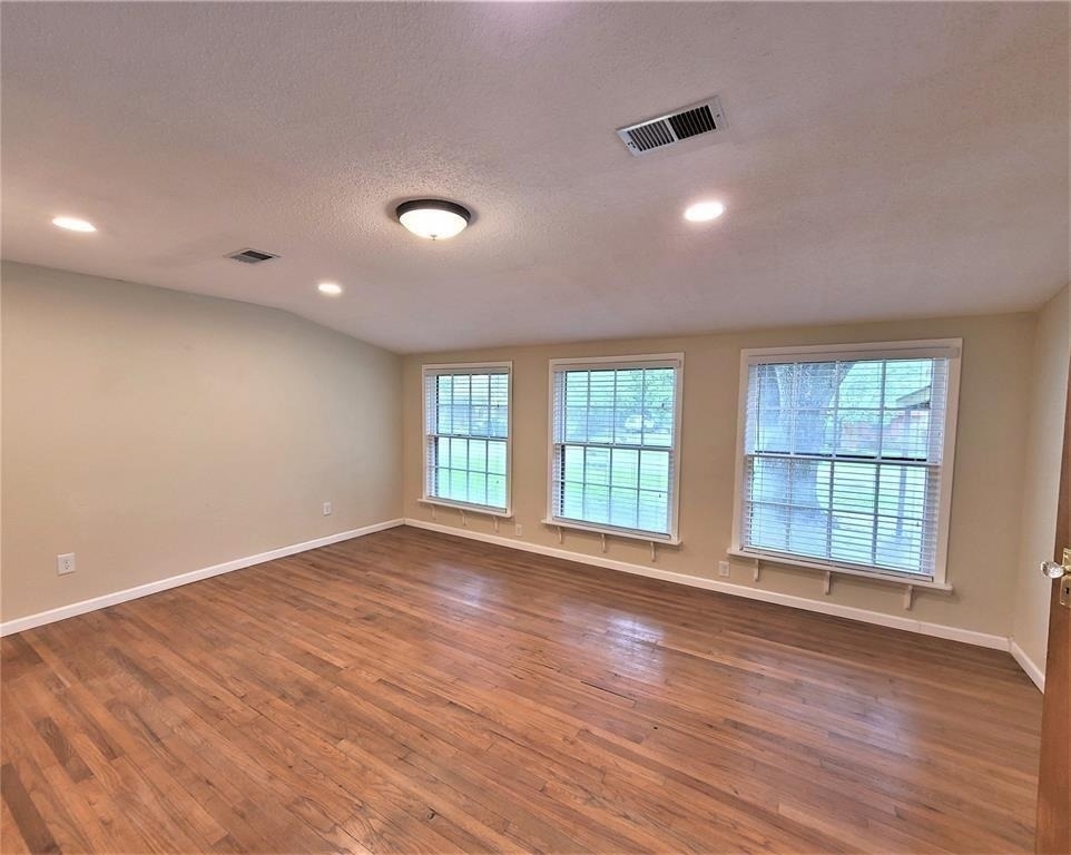 503 Riveredge Drive - Photo 2