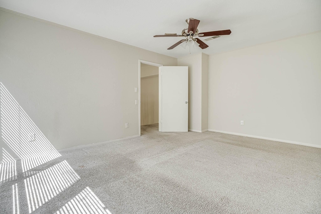 800 Country Place Drive - Photo 28