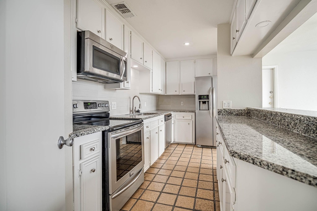 800 Country Place Drive - Photo 8