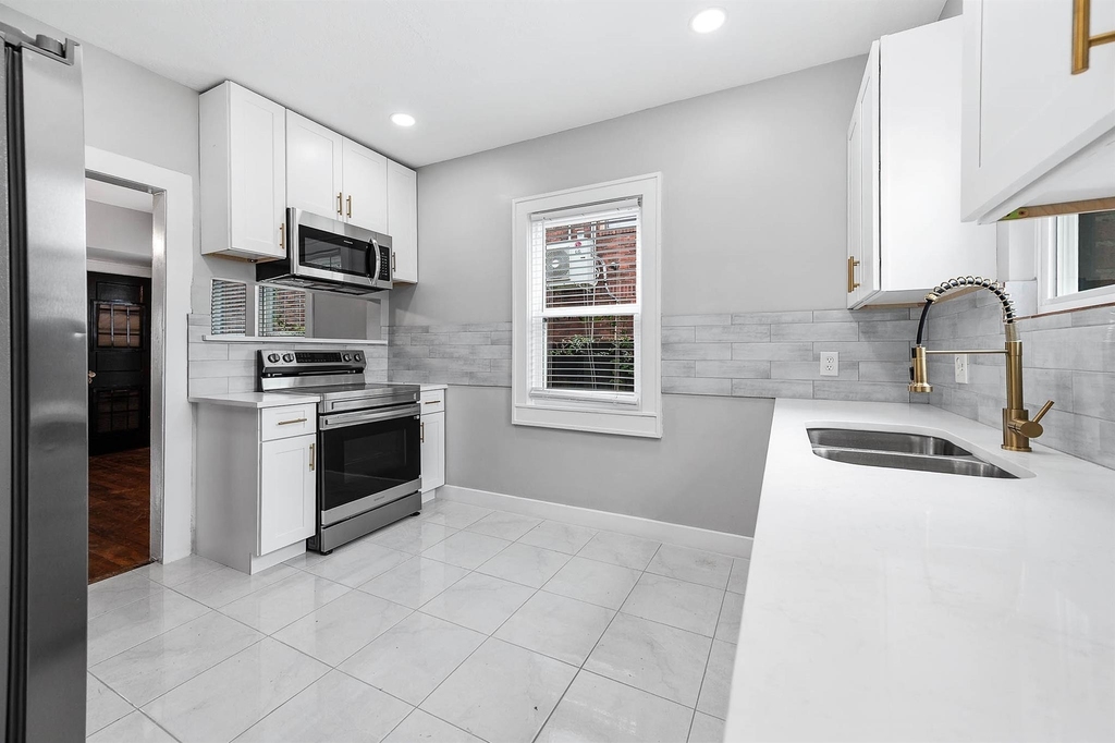 2511 Arbor Street - Photo 9