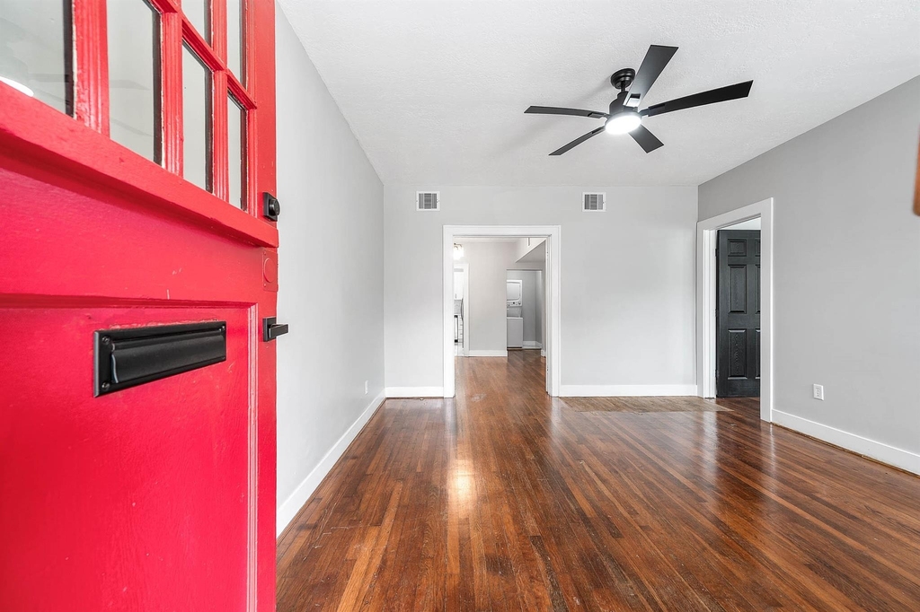 2511 Arbor Street - Photo 2