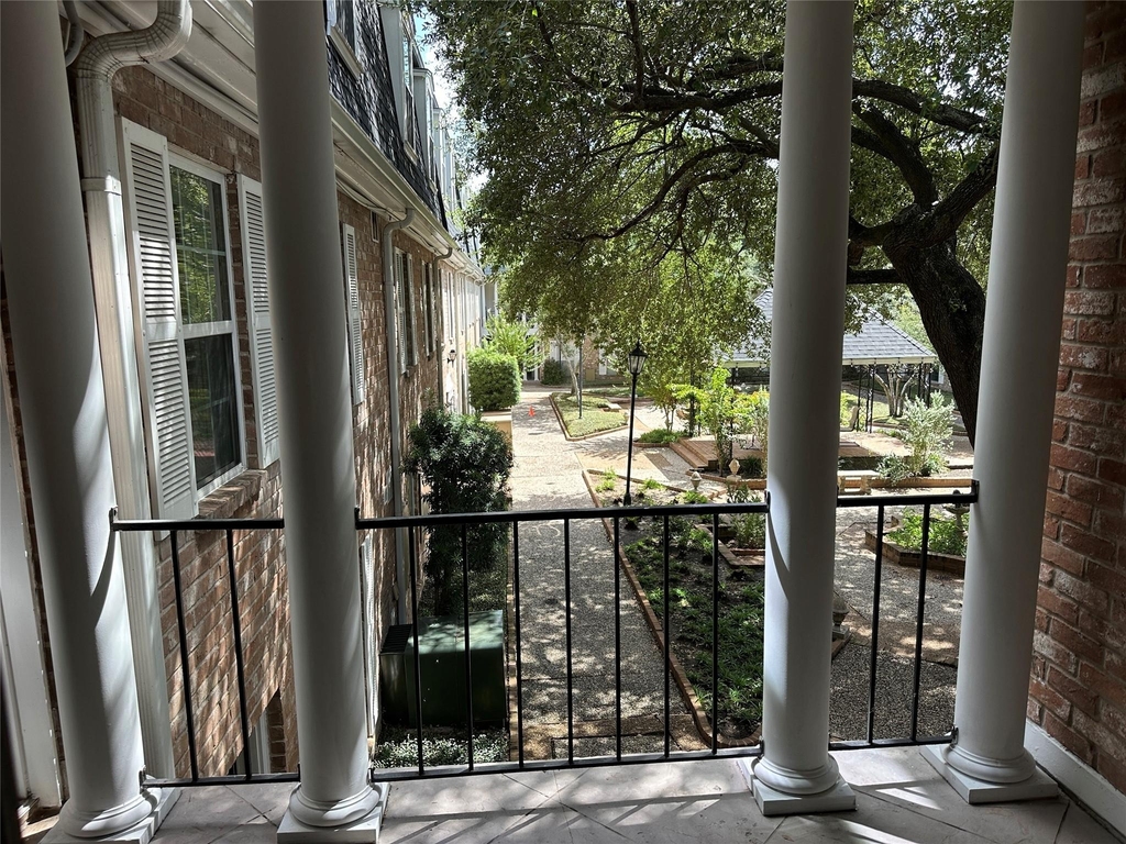 359 N Post Oak Lane - Photo 19