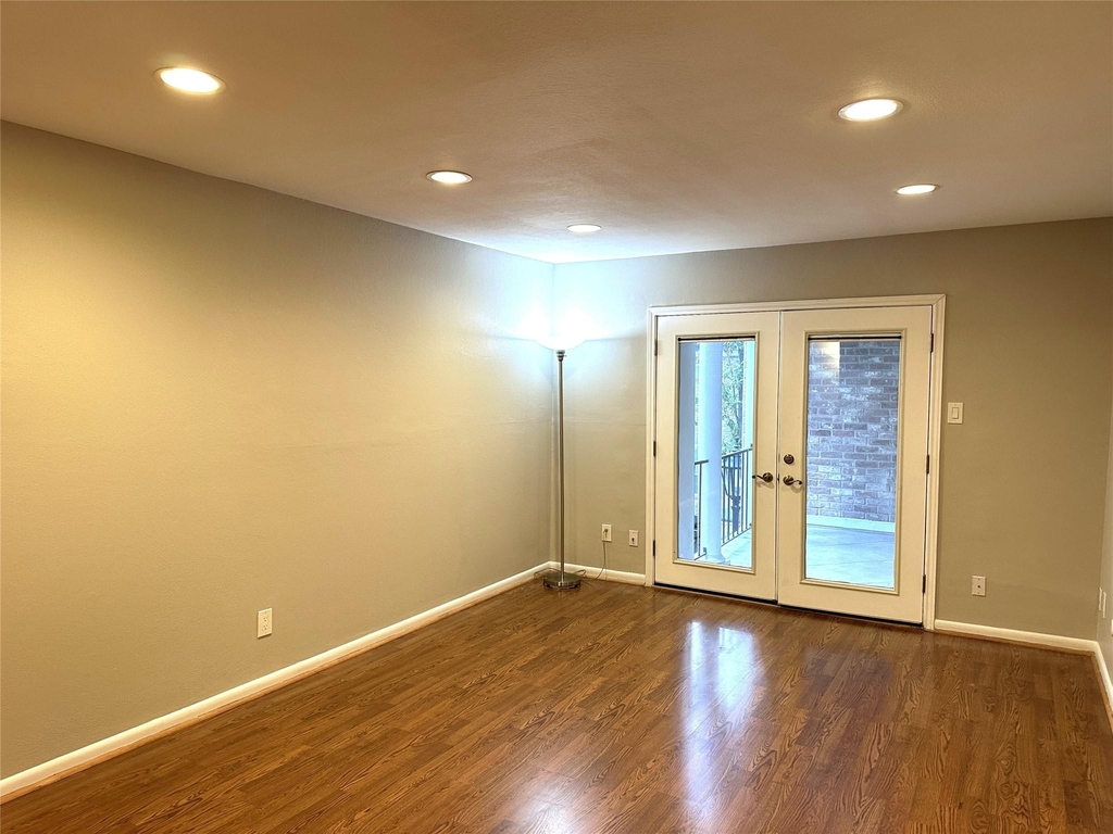 359 N Post Oak Lane - Photo 2