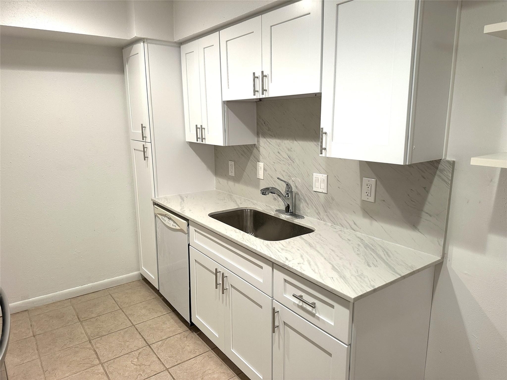 359 N Post Oak Lane - Photo 9