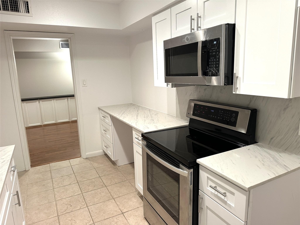 359 N Post Oak Lane - Photo 8