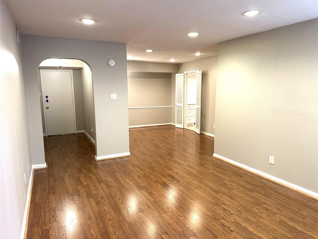 359 N Post Oak Lane - Photo 3