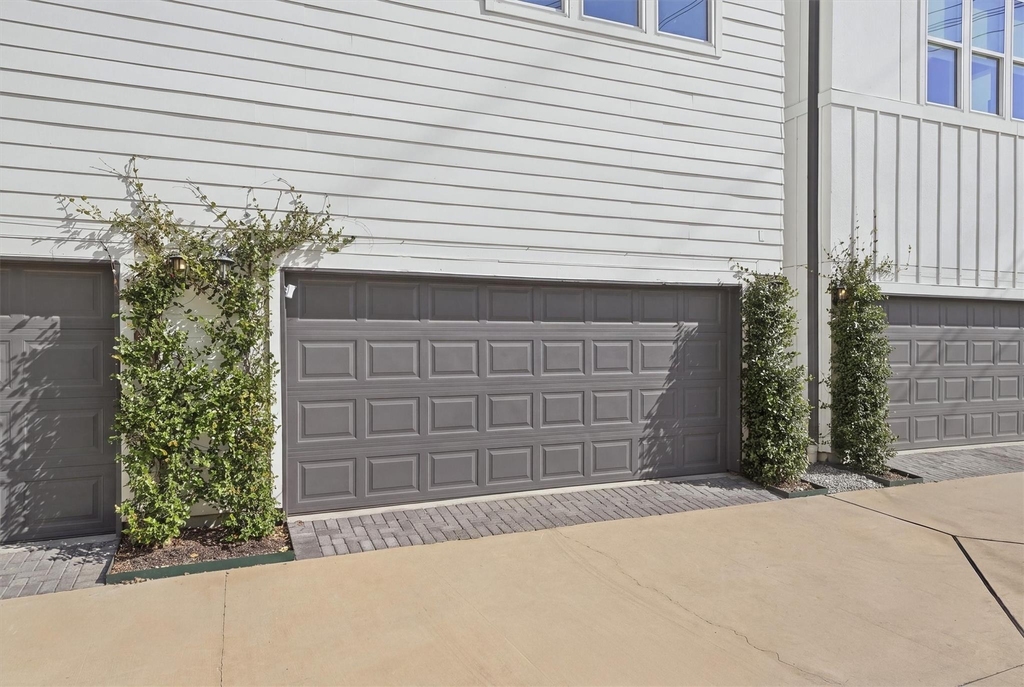 3305 W 11th Street - Photo 2