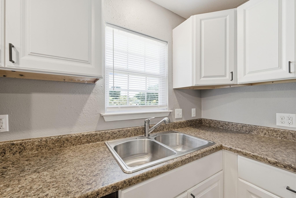 5414 Evelyn Street - Photo 9