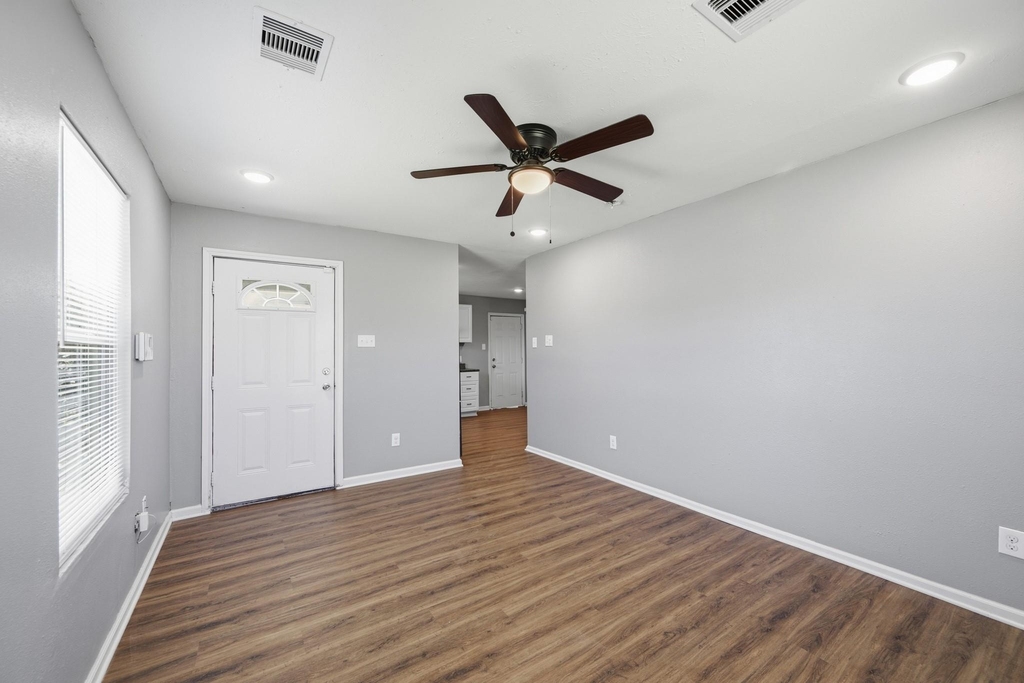 5414 Evelyn Street - Photo 5