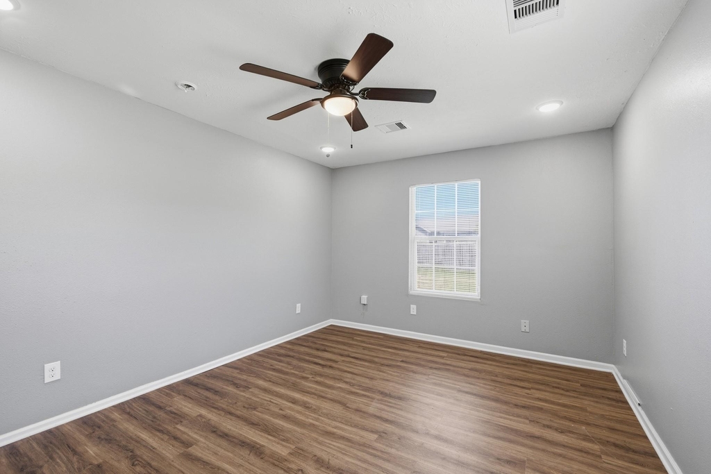 5414 Evelyn Street - Photo 2