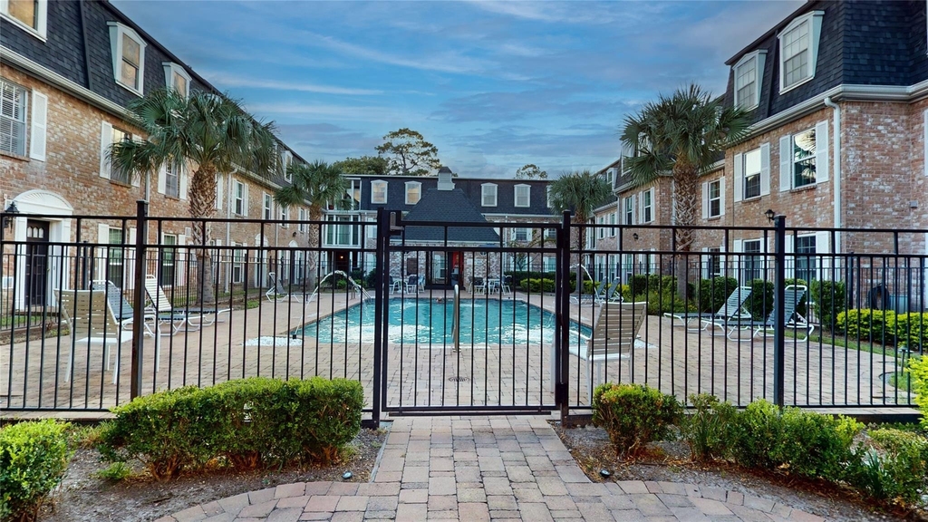 357 N Post Oak Lane - Photo 17