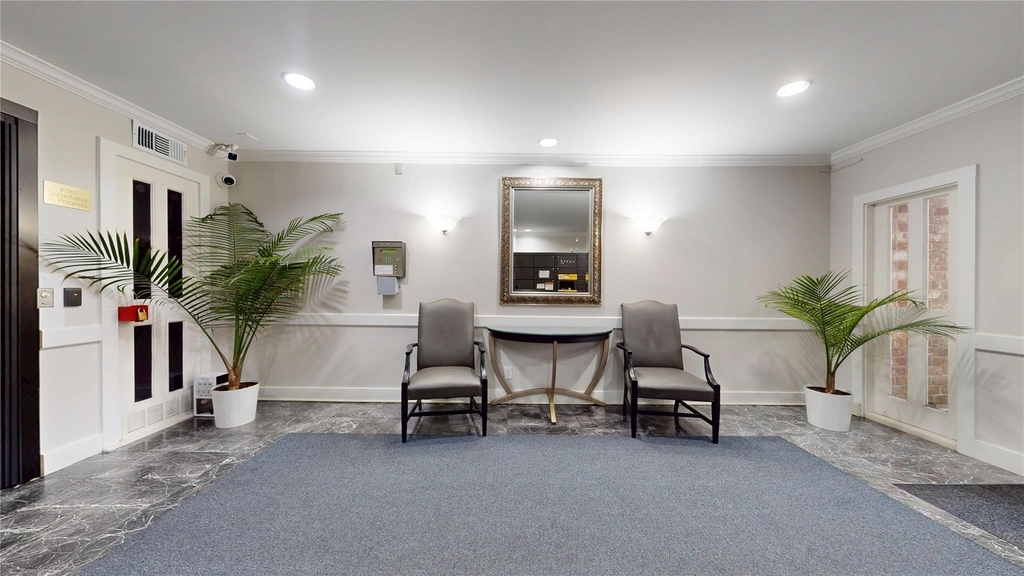 357 N Post Oak Lane - Photo 1