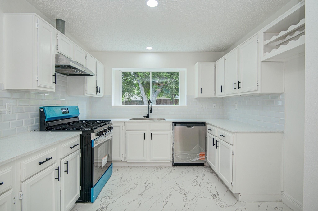 24127 Spring Towne Drive - Photo 15