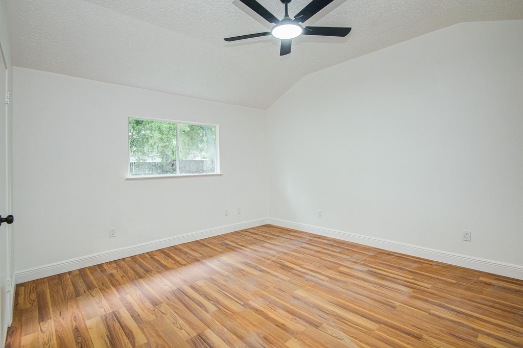 24127 Spring Towne Drive - Photo 17